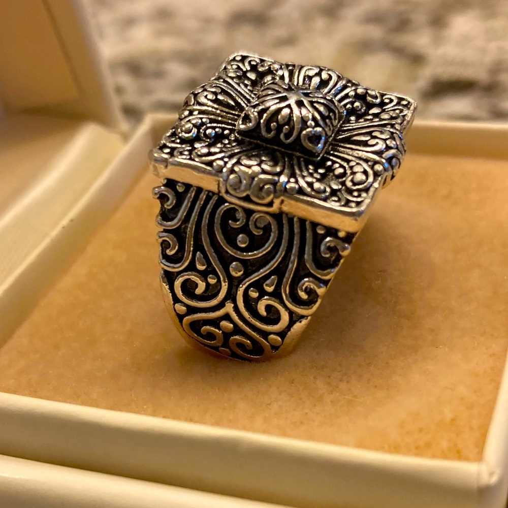 Vintage Style Embossed Floral Ring - Picture 1 of 6